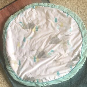 Cloud Island Circle Mountain Mat